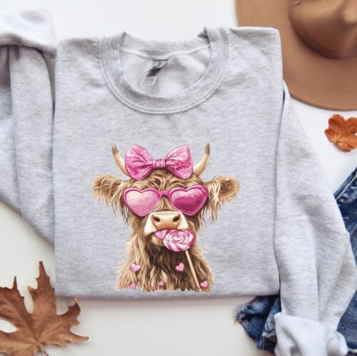 Heart Sunnies Highland Cow Sweatshirt, BagMYGift